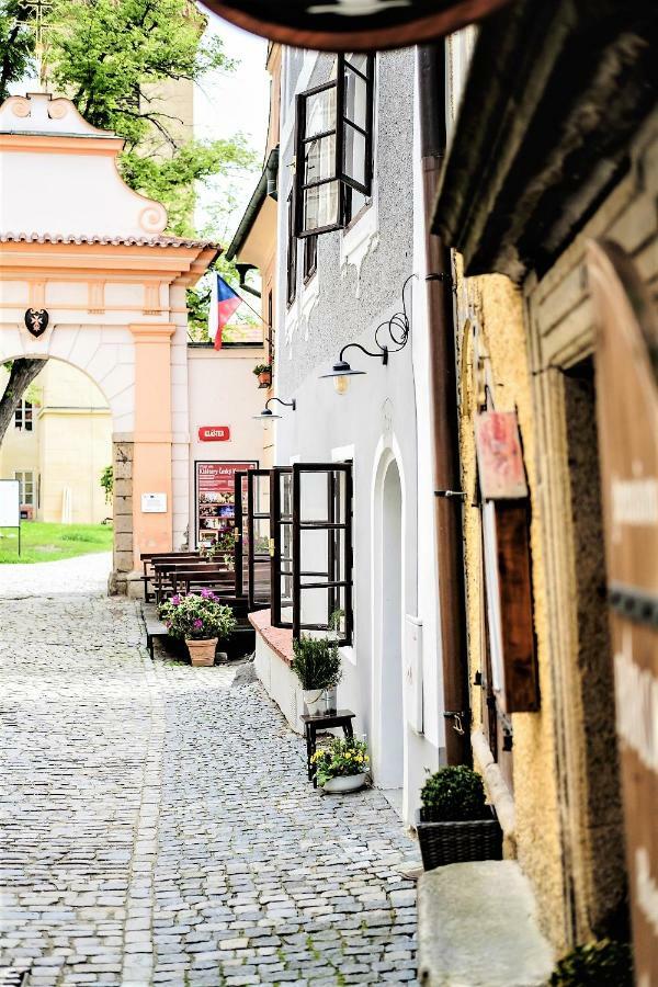 Monastery Garden Bistro & Rooms Český Krumlov Dış mekan fotoğraf